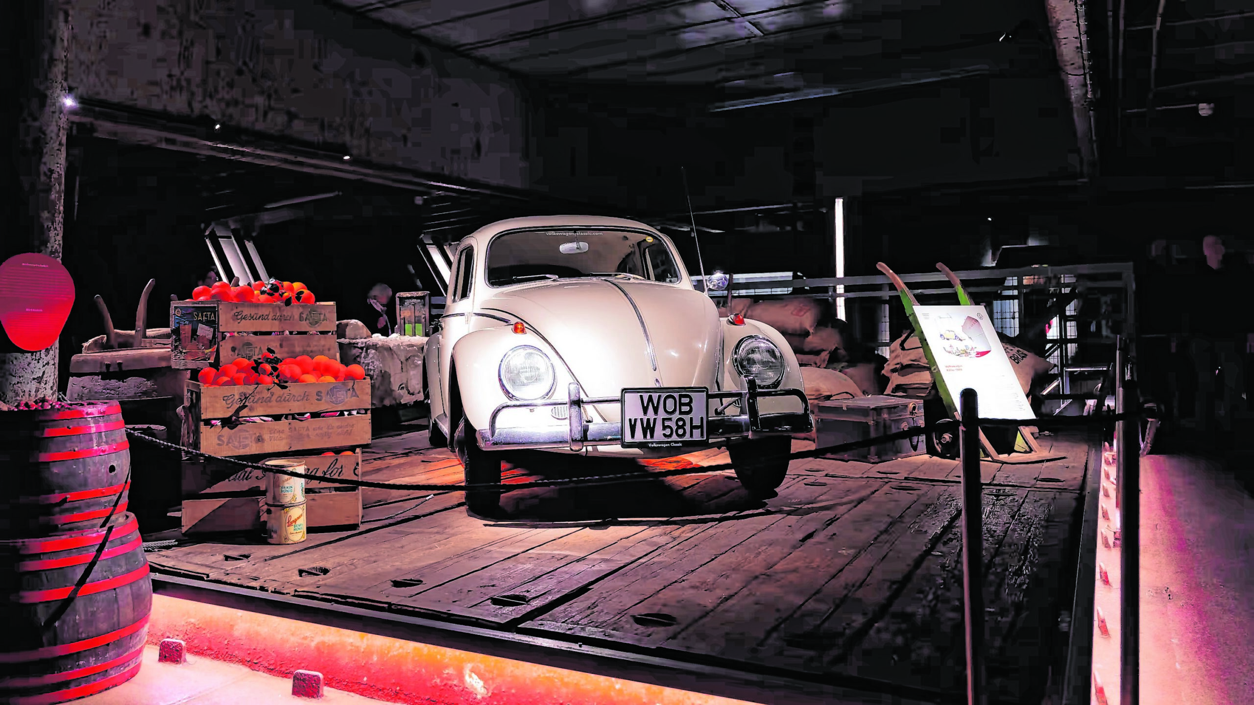 Liebevoll präsentiertes Ausstellungsstück: ein VW Käfer Baujahr 1958