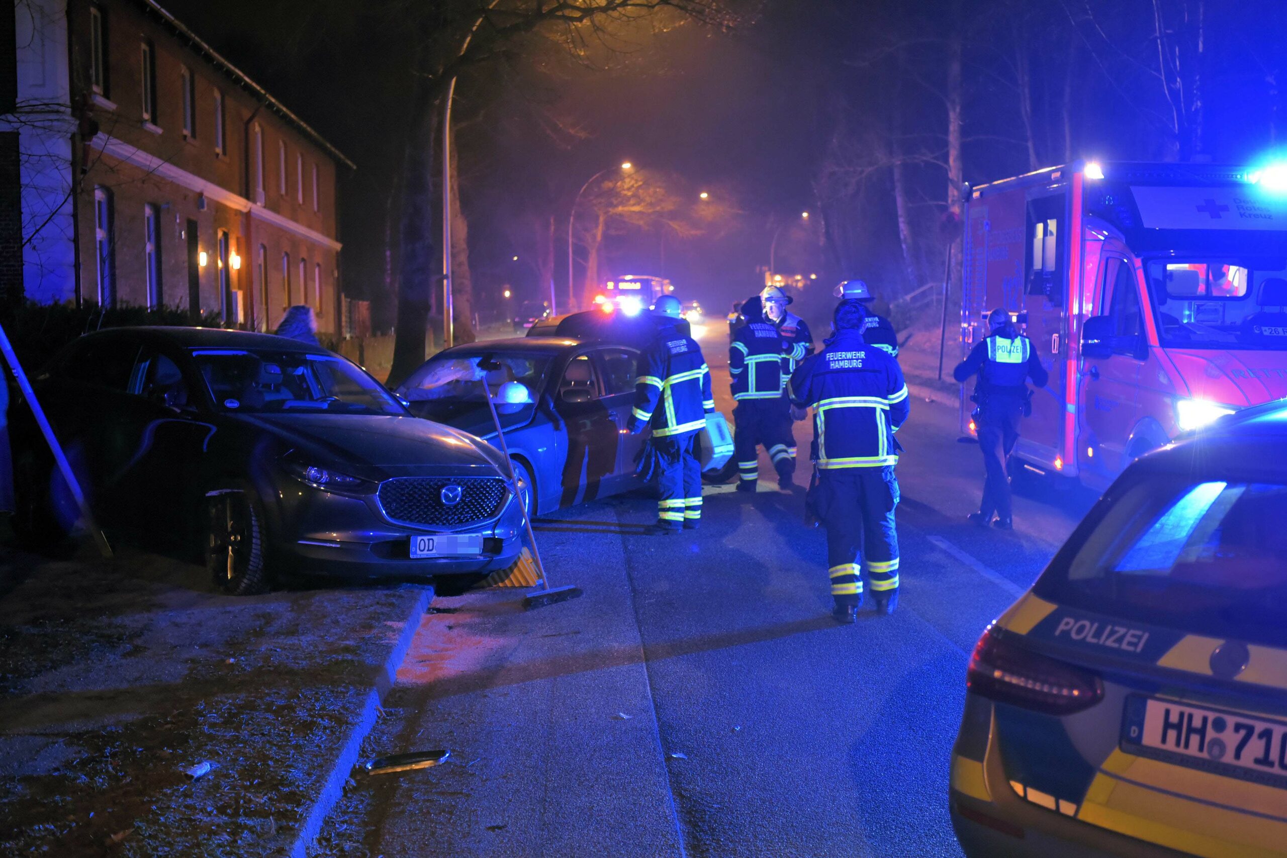 Betrunkener BMW-Fahrer rammt in Billstedt mehrere geparkte Pkws – er hatte deutlich mehr als 1 Promille