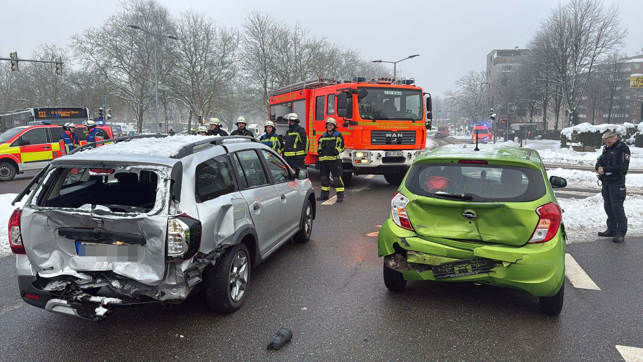 Ein Autofahrer schob in Glinde unter Einfluss großer Mengen Alkohol zwei Pkw ineinander.
