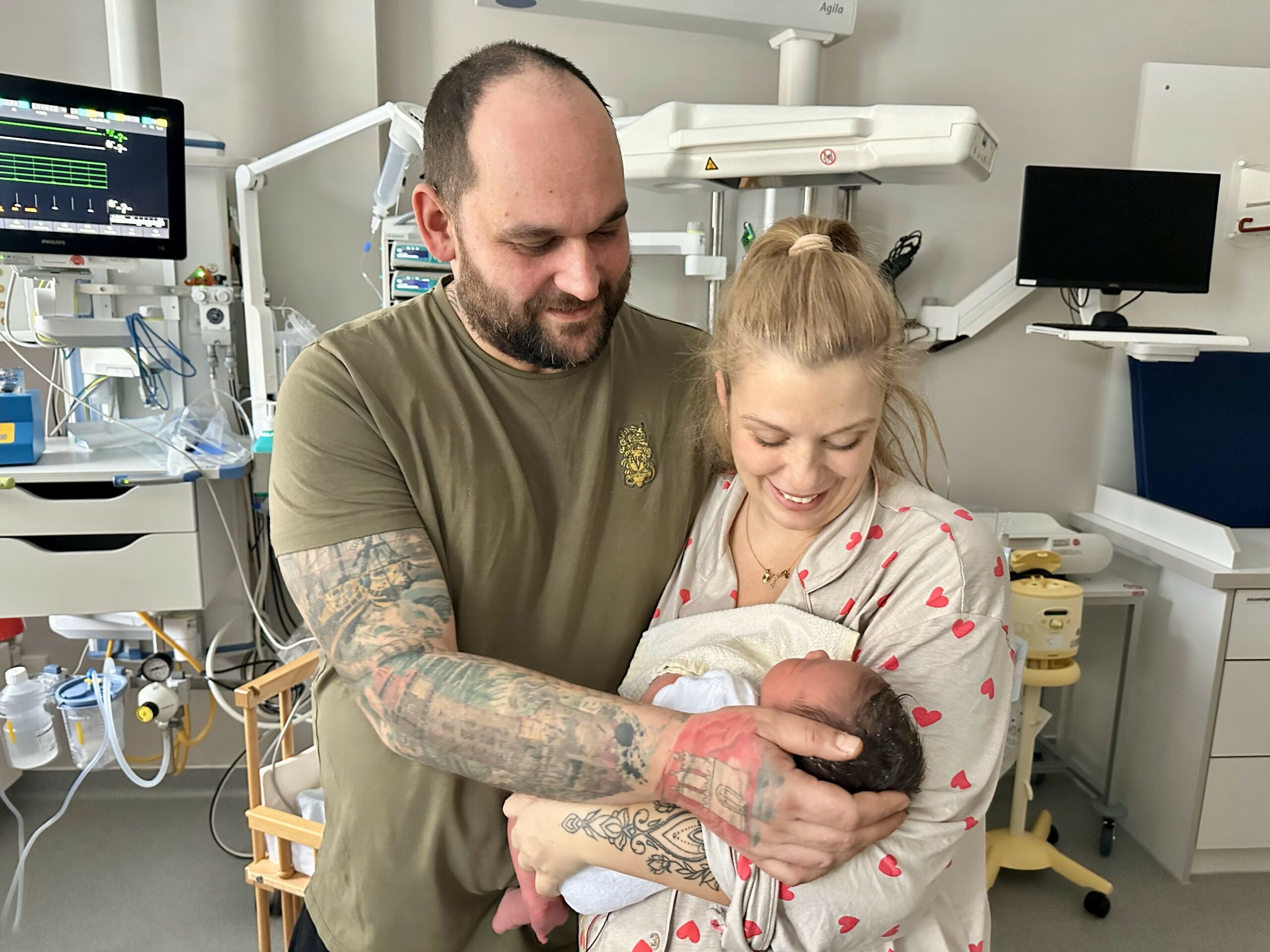 Die Glücklichen Eltern mit Baby Evelynn