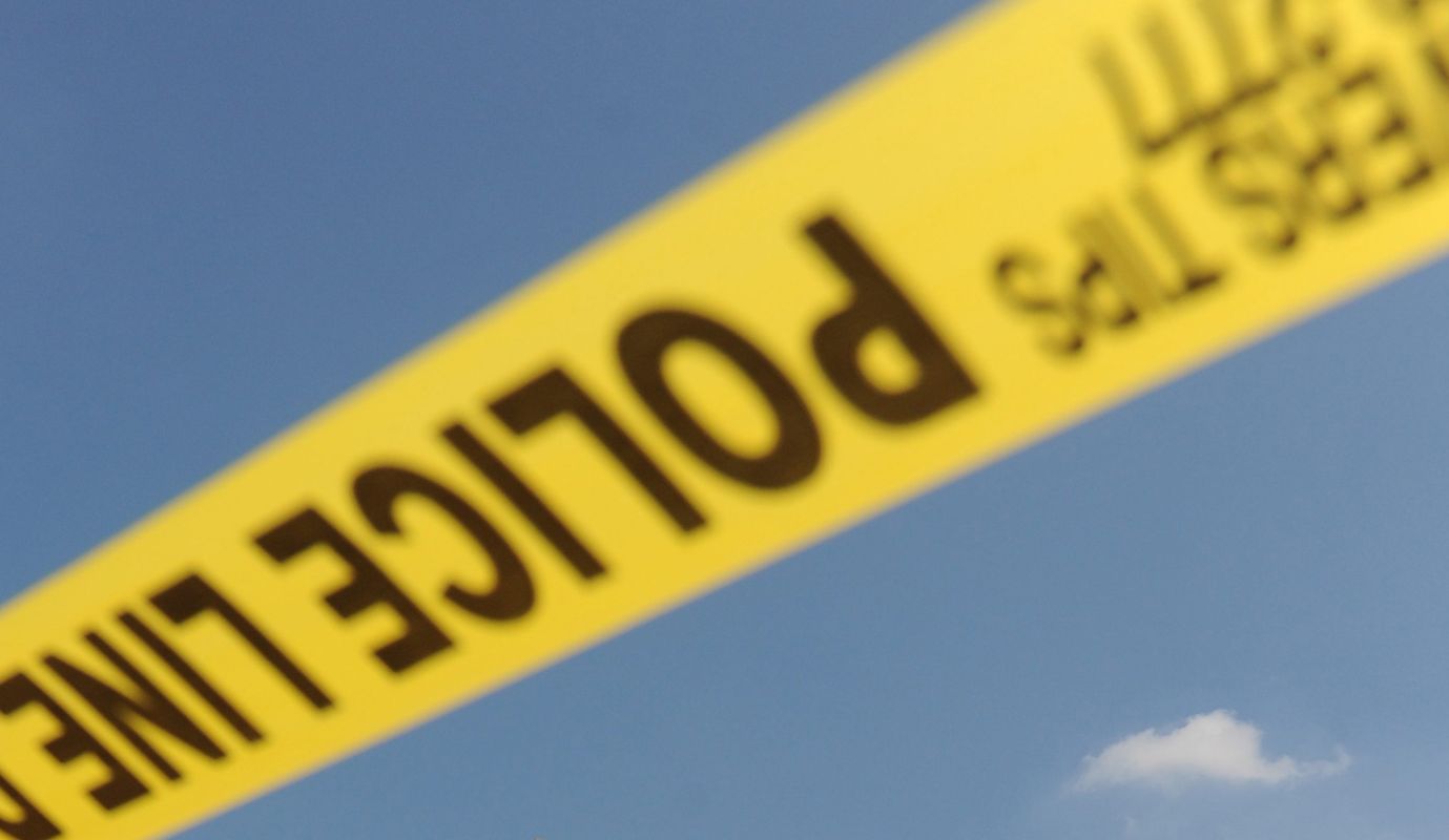 Ein Absperrband der Polizei mit dem Aufdruck „Police Line“.