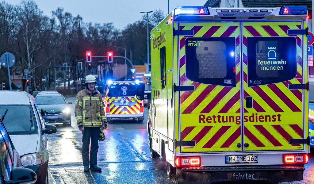 Mann-sieht-Kind-barfu-in-der-K-lte-und-ruft-Polizei-Sechs-Geschwister-gerettet