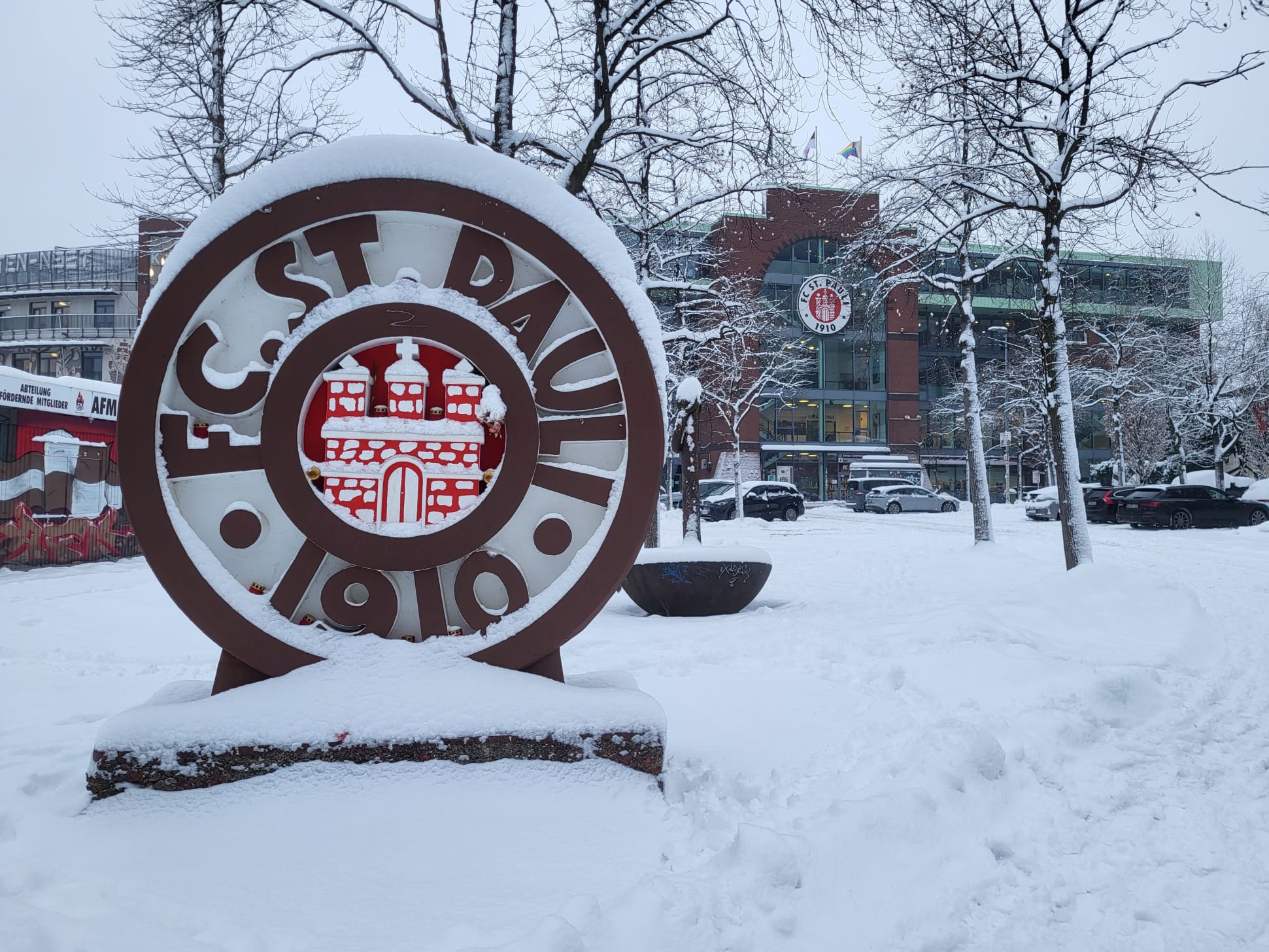 Schnee vor dem Millerntor-Stadion