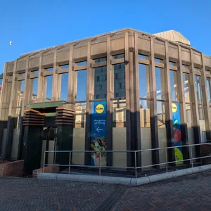 Pavillon mit Lidl-Logo