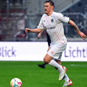 Max Kruse am Ball