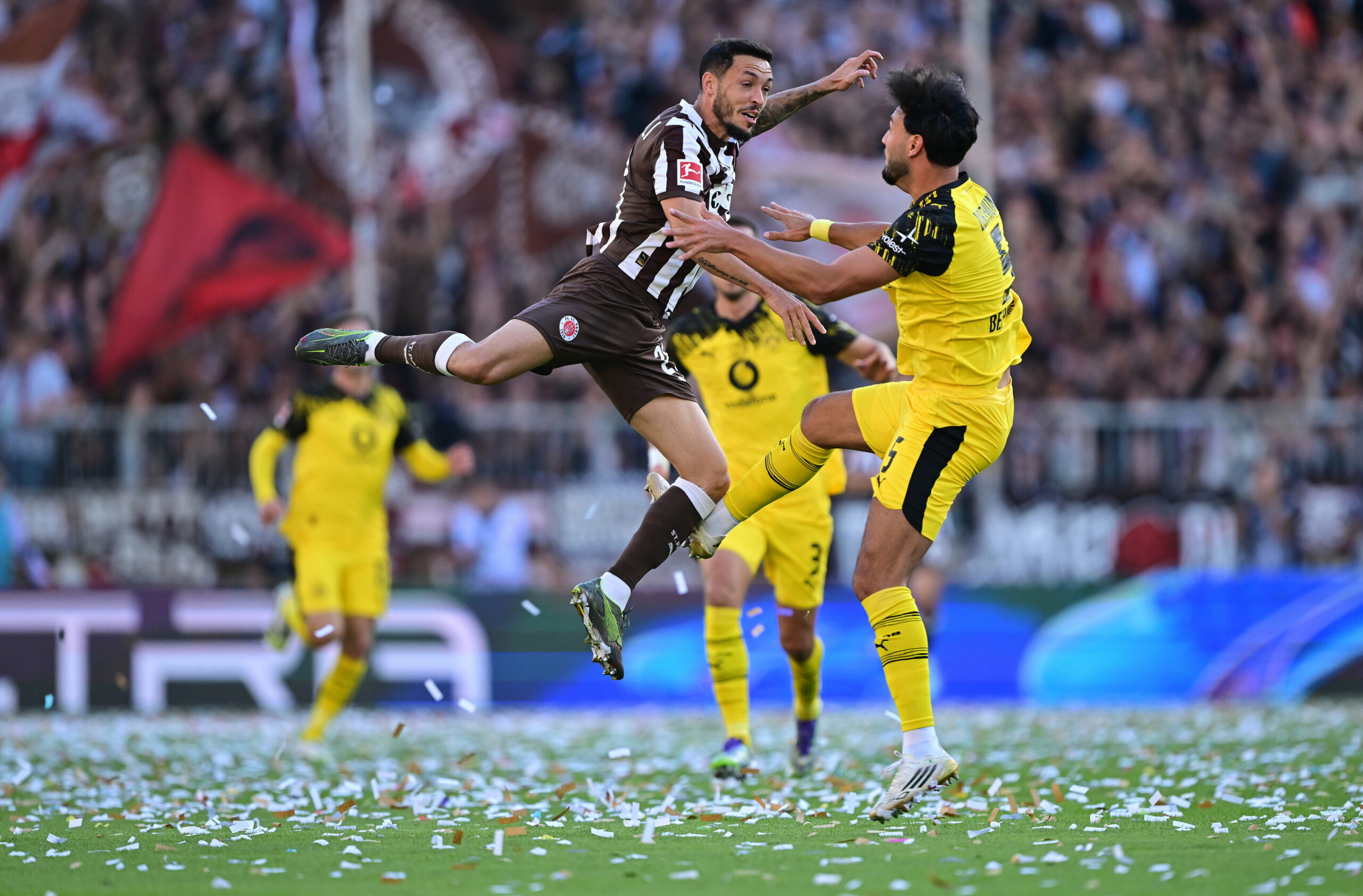 Mathias Pereira Lage im Zweikampf mit Ramy Bensebaini