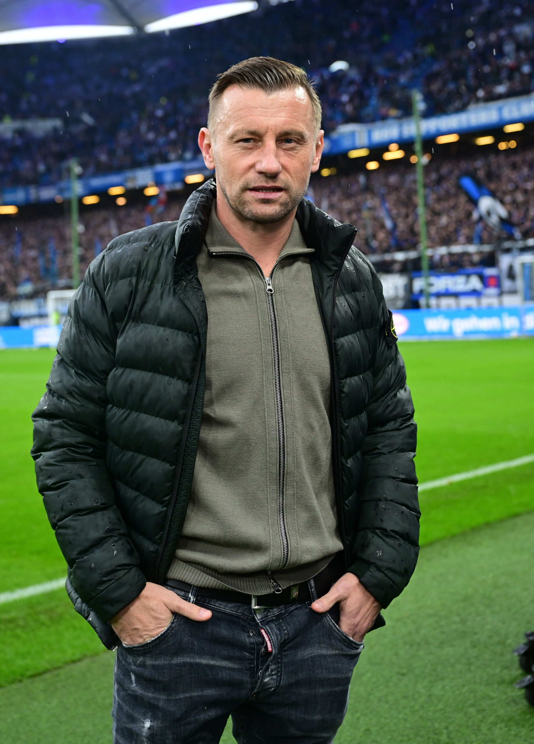 Ivica Olic bei einem Spiel des HSV als Zuschauer