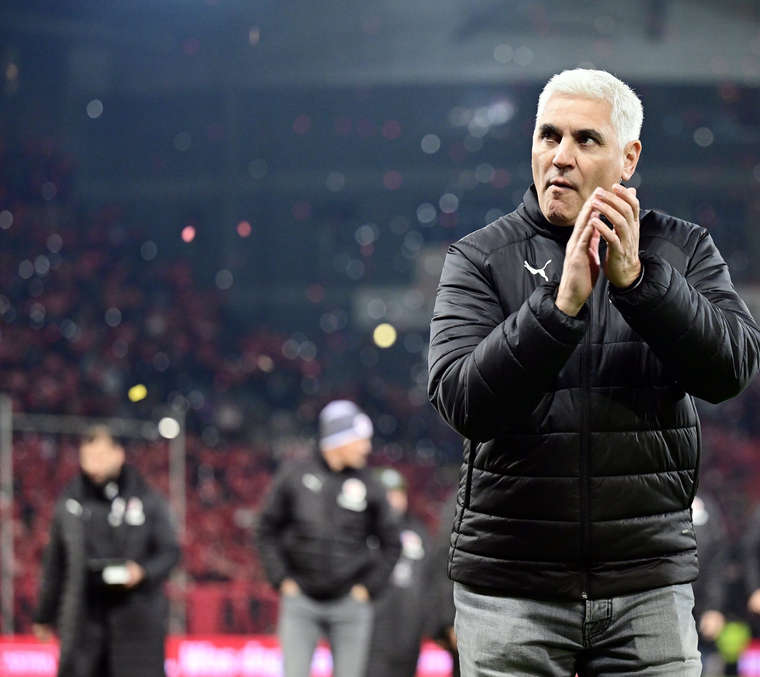 Andreas Bornemann klatscht Beifall