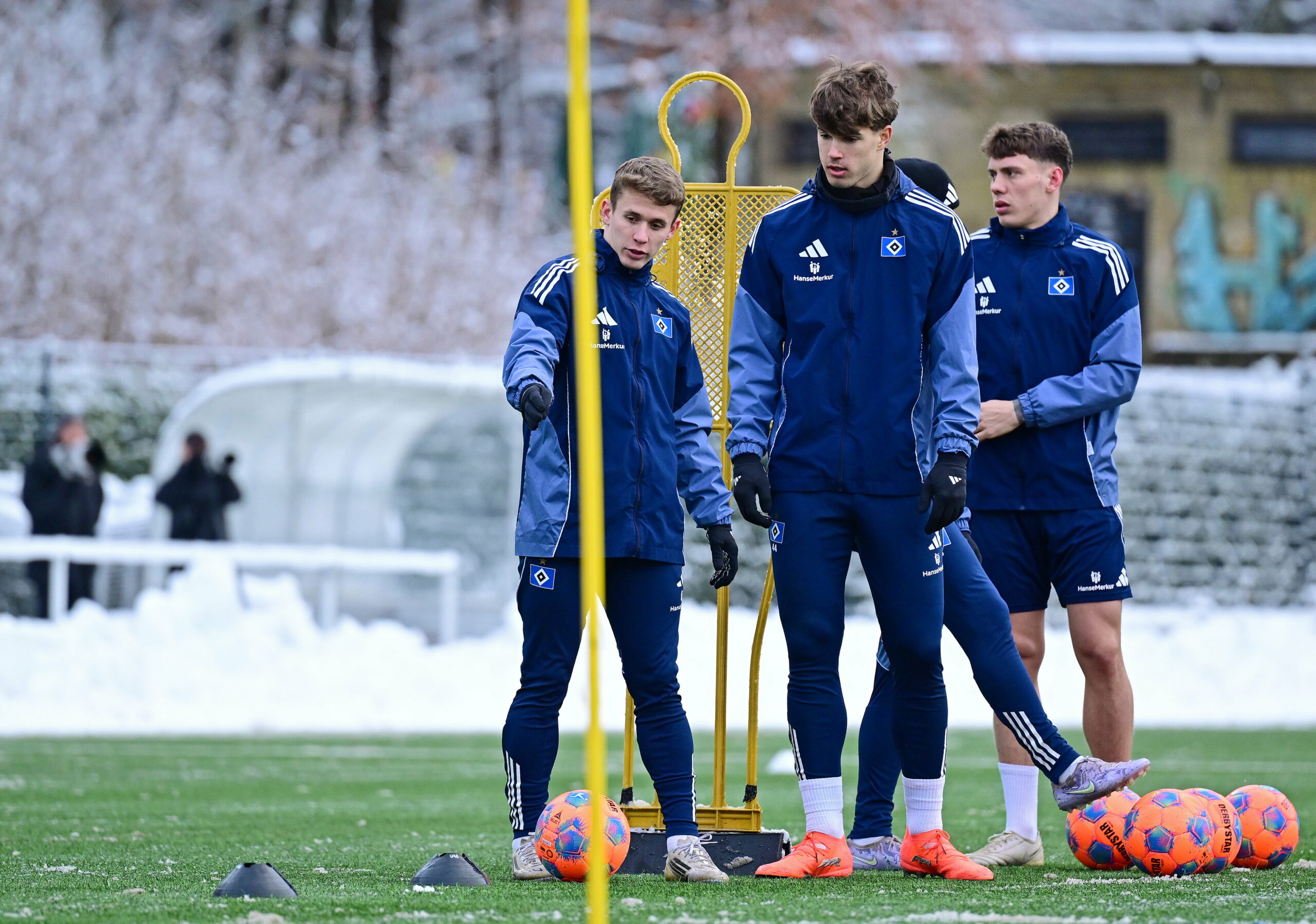 Die HSV-Profis bei ihrem Trainingsstart des Jahres im Volkspark