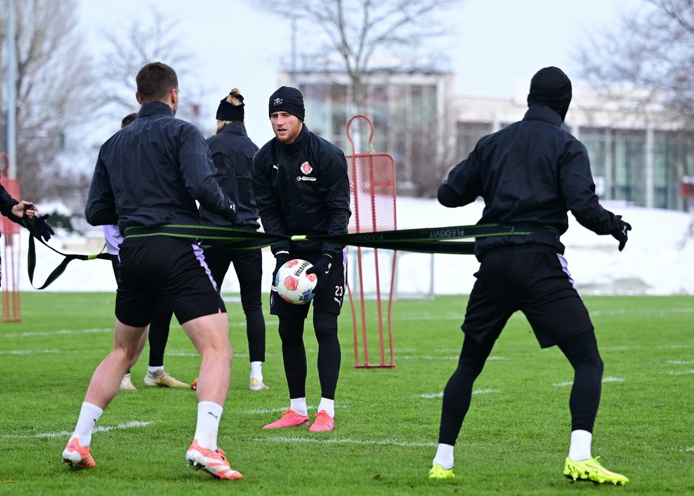 Auch Louis Oppie arbeitete in der ersten Trainingshälfte mit dem Ball.