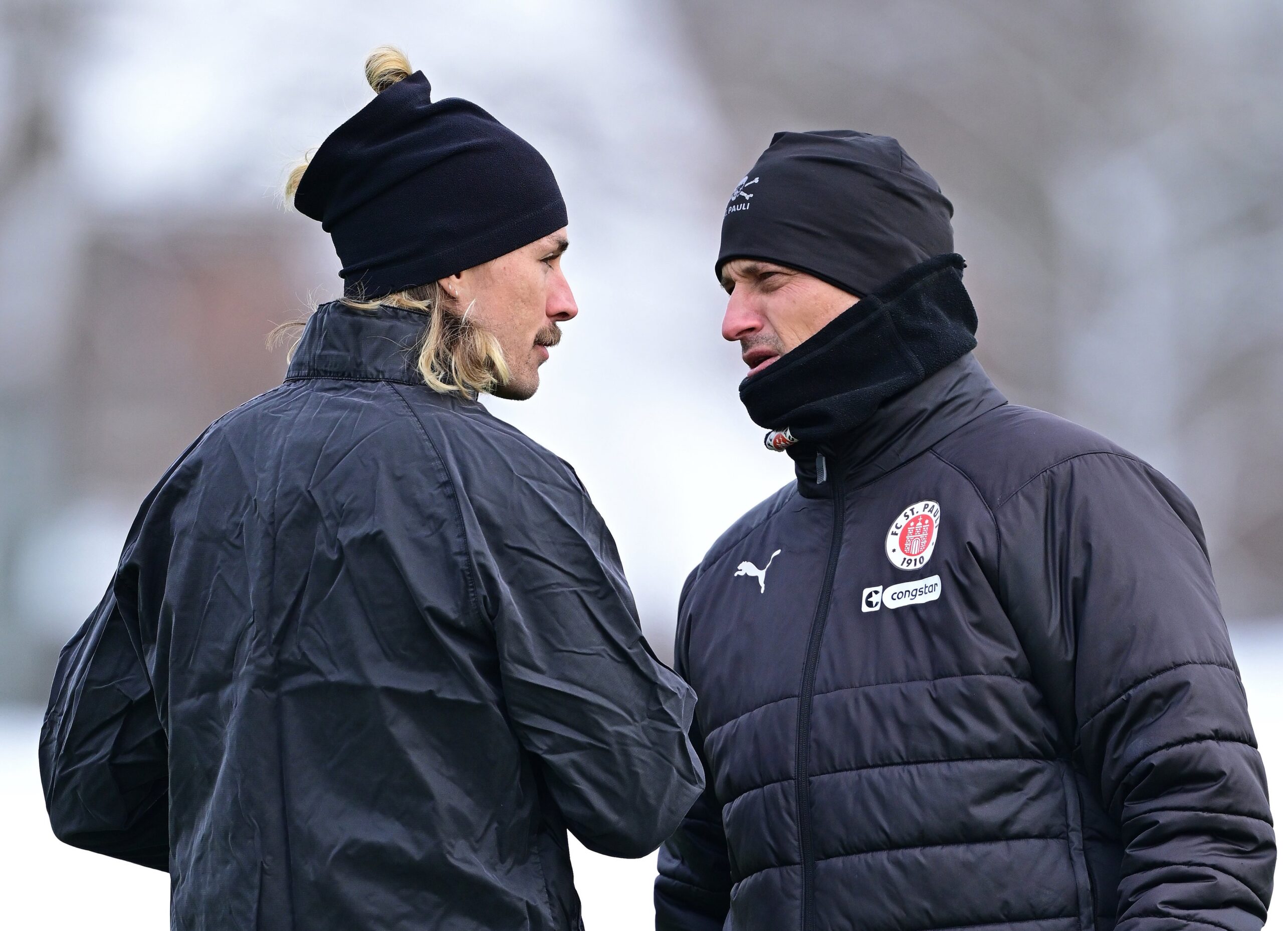 Jackson Irvine im Dialog mit Alex Blessin