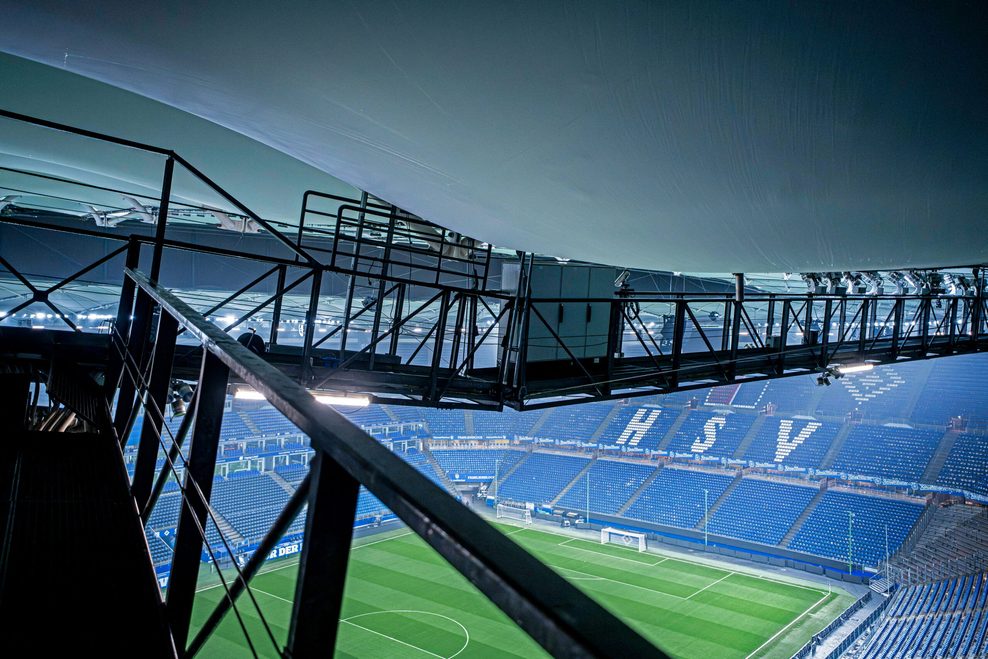 Der Catwalk unter dem Dach des Volksparkstadions