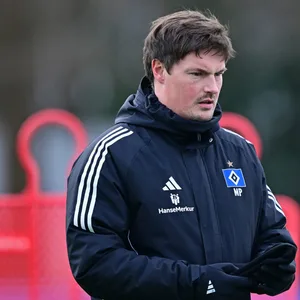 HSV-Trainer Merlin Polzin während des Trainings