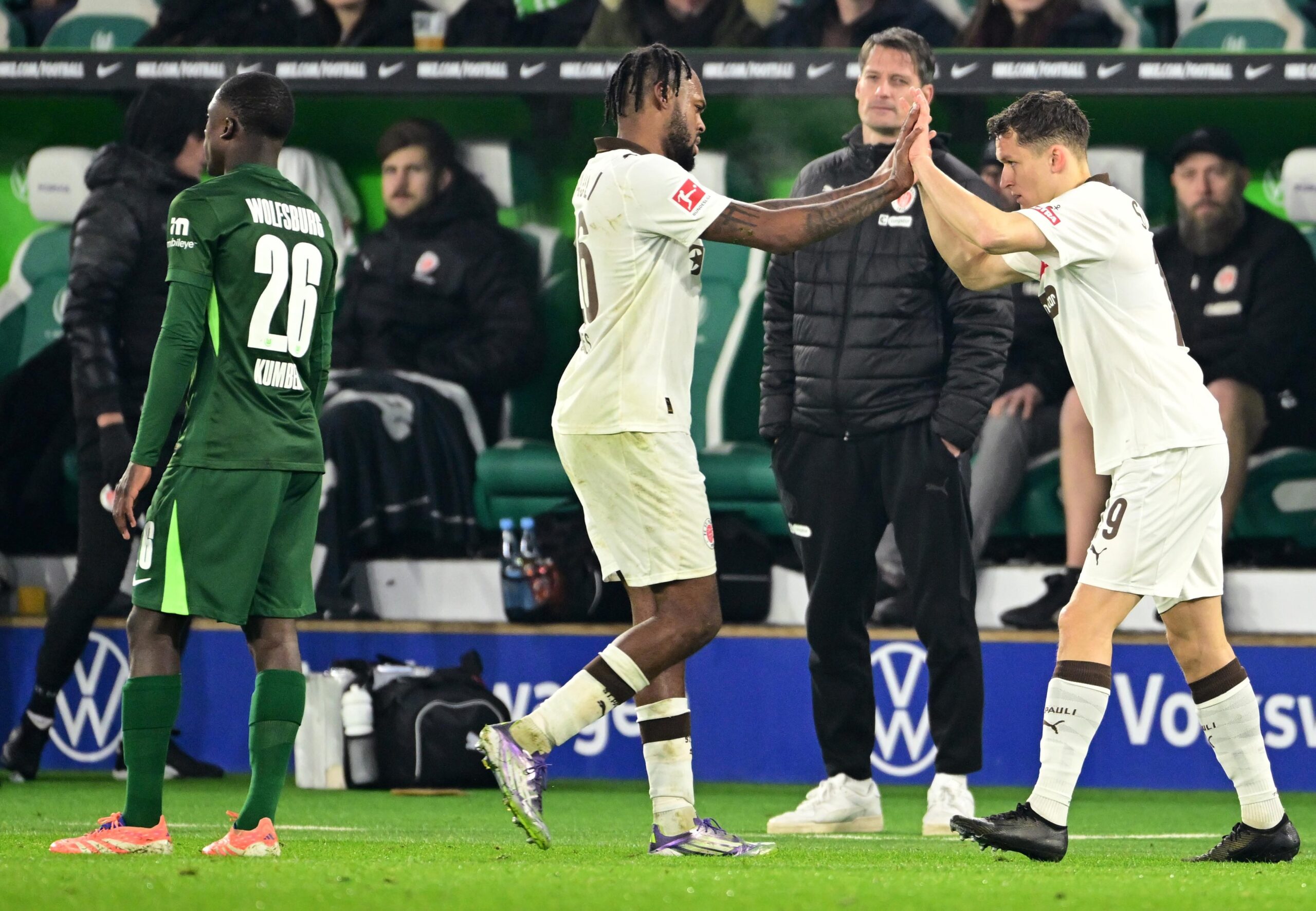 Martijn Kaars wird für Ricky-Jade Jones eingewechselt