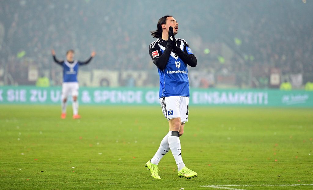 Rayan Philippe schlägt frustriert die Hände zusammen