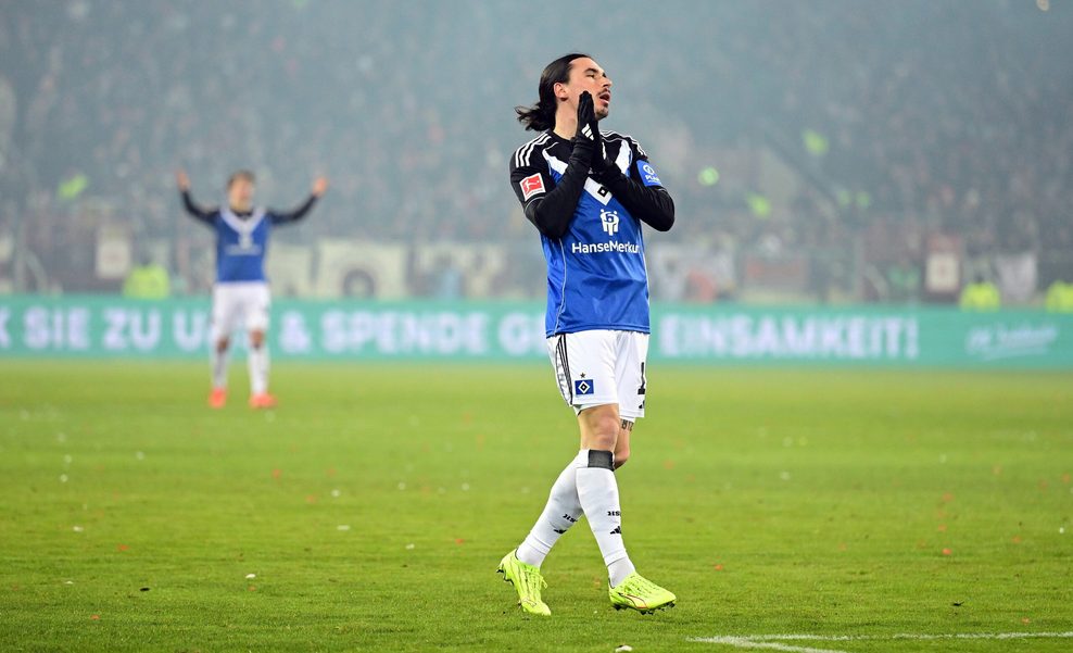 Rayan Philippe schlägt frustriert die Hände zusammen