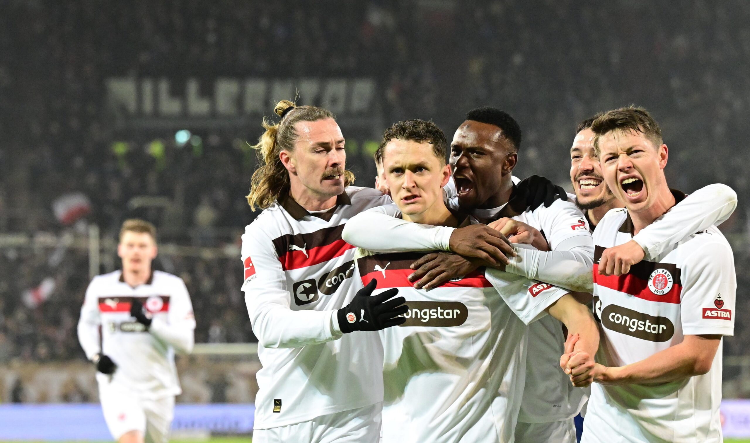 Martijn Kaars beim Torjubel gegen Leipzig