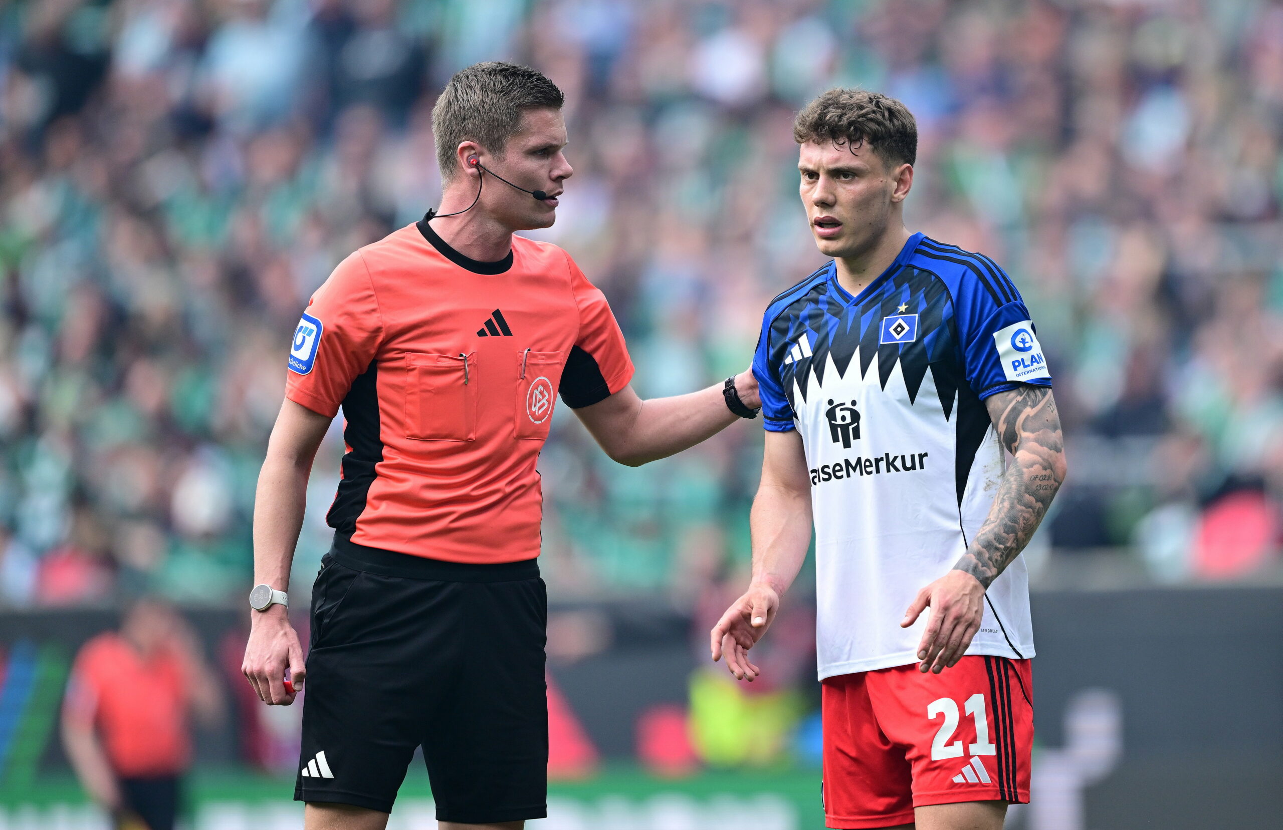 Florian Exner (l.) im Gespräch mit Nicolai Remberg.
