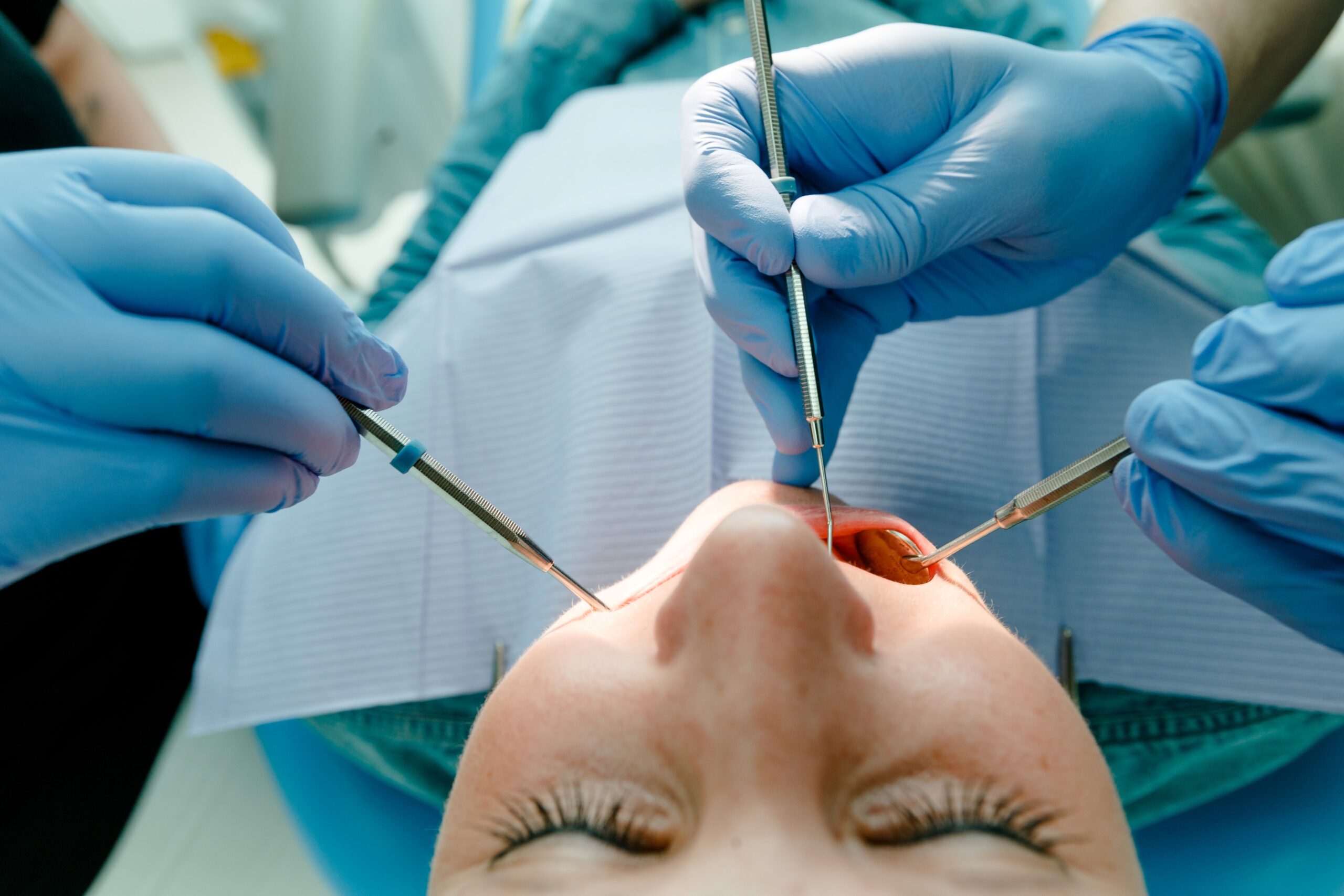 Behandlung beim Zahnarzt (Symbolbild).