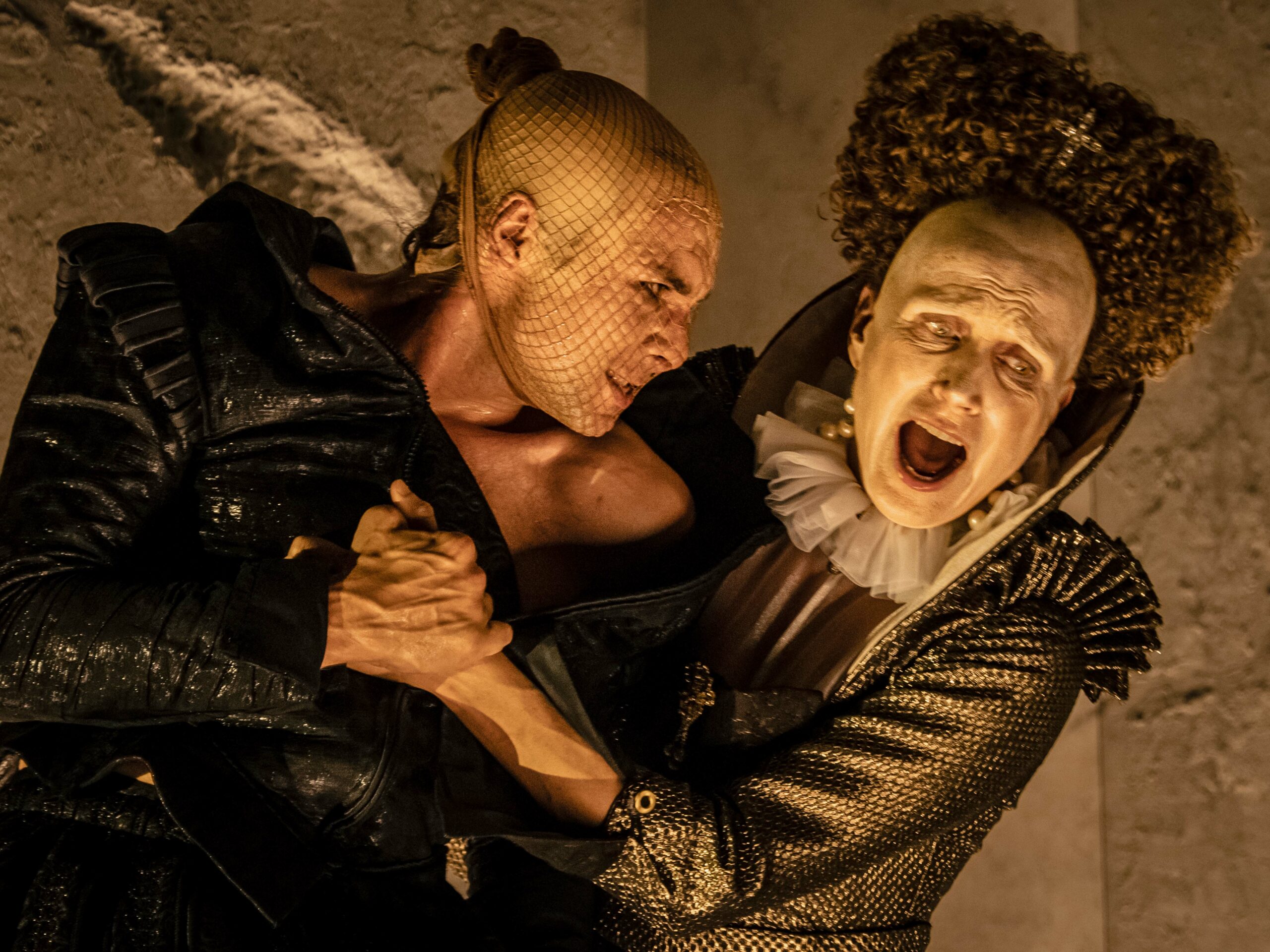 Düstere Szene mit zwei Personen