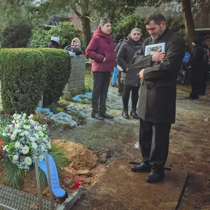 Am Grab weinte der Vater.