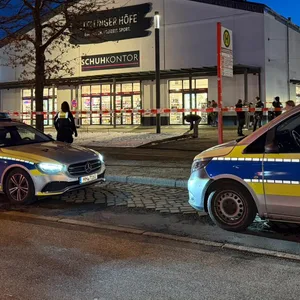 Vor der Einkaufspassage „Stellinger Höfe“ an der Kieler Straße kam es zu einer gewalttätigen Auseinandersetzung.