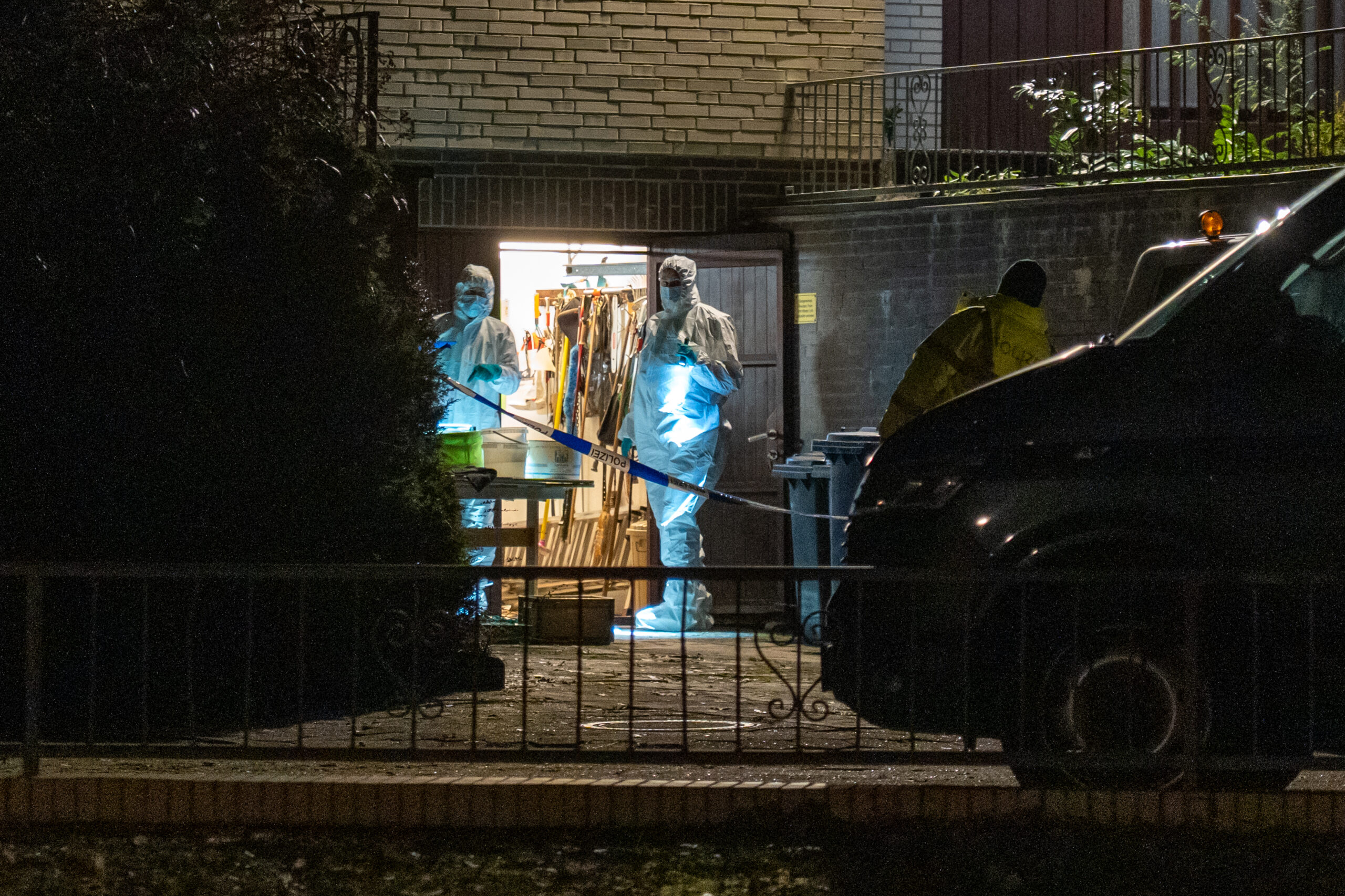 Ermittler der Spurensicherung am Tatort in Tostedt.