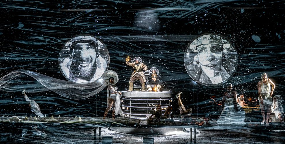 Wilde Szene mit vielen Menschen