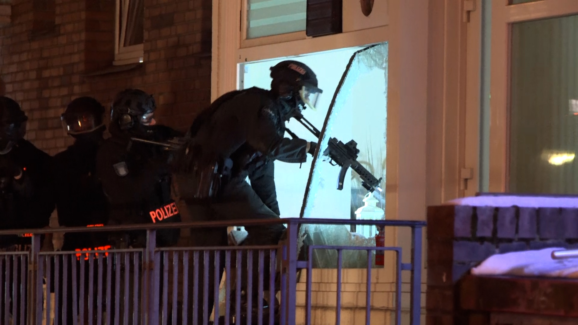 Die Polizei durchsuchte bei den Razzien drei Objekte in Dulsberg.