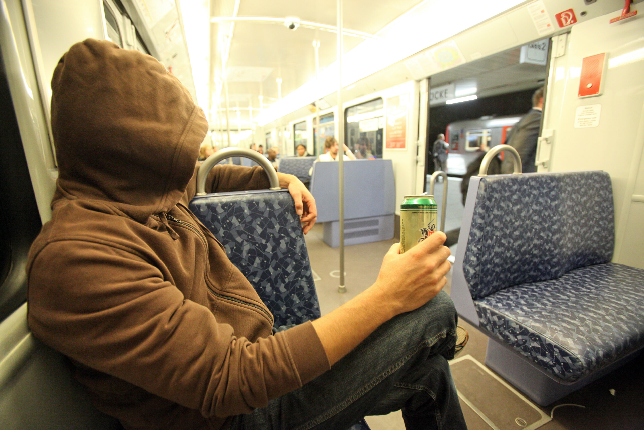 U-Bahn Dose Bier Mann Alkohol