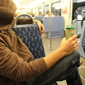 U-Bahn Dose Bier Mann Alkohol