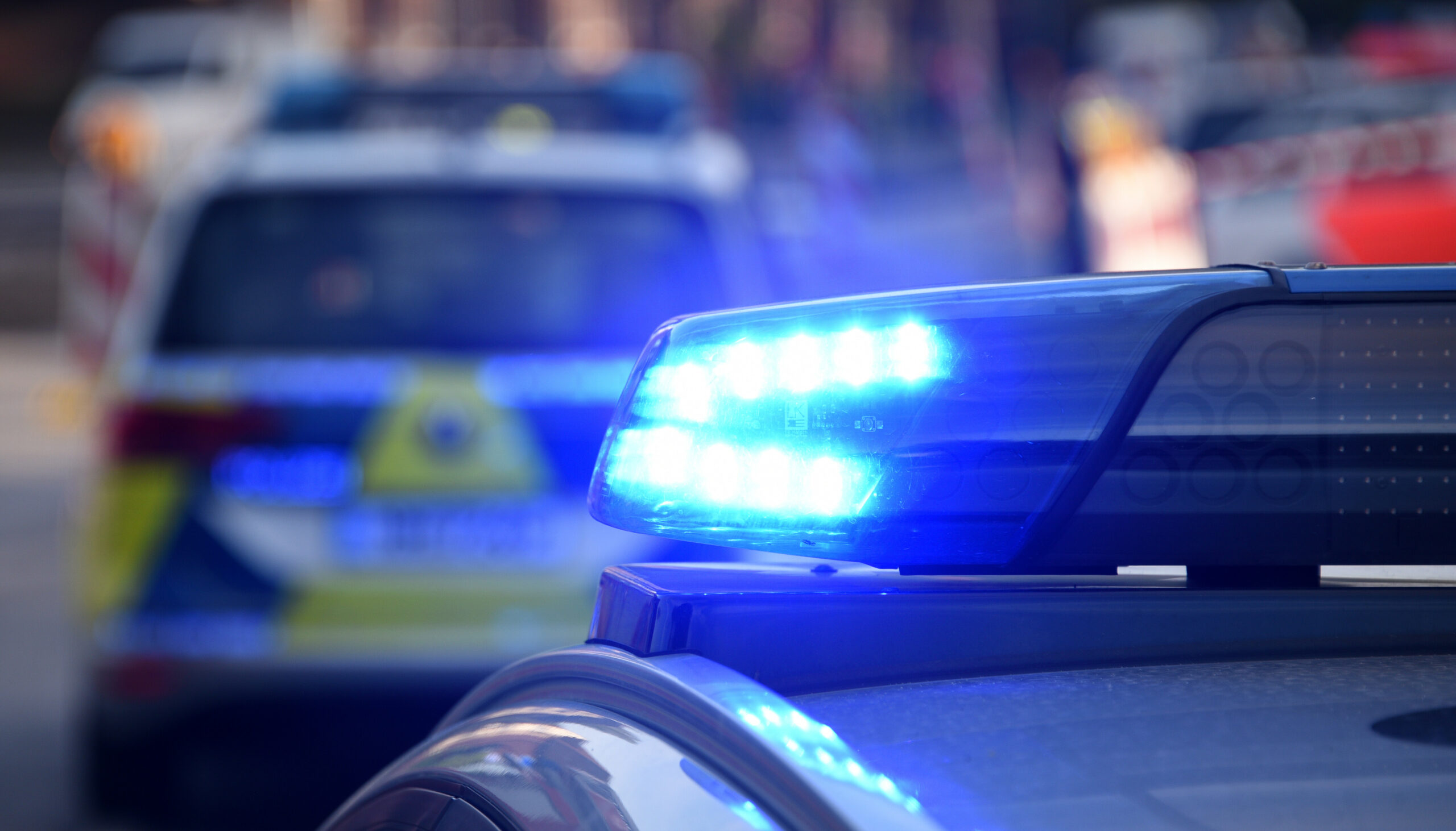 Blaulicht auf einem Einsatzwagen der Polizei