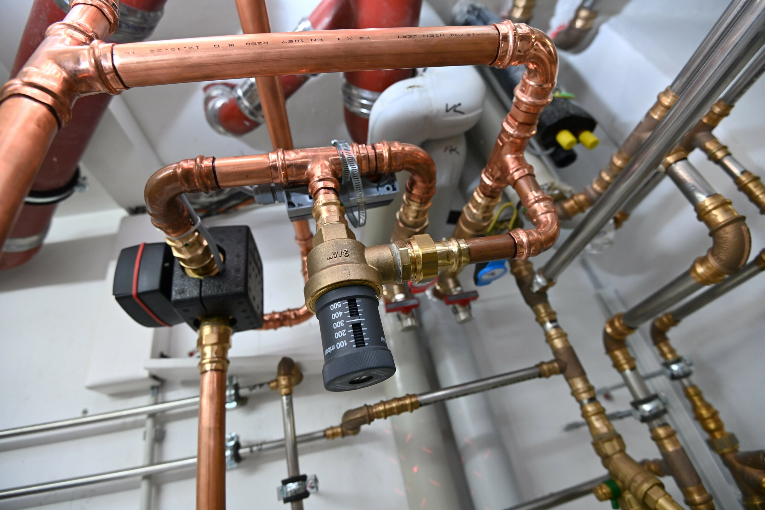 Die Täter haben sämtliche Kupferrohre aus dem Haus entwendet (Symbolfoto).