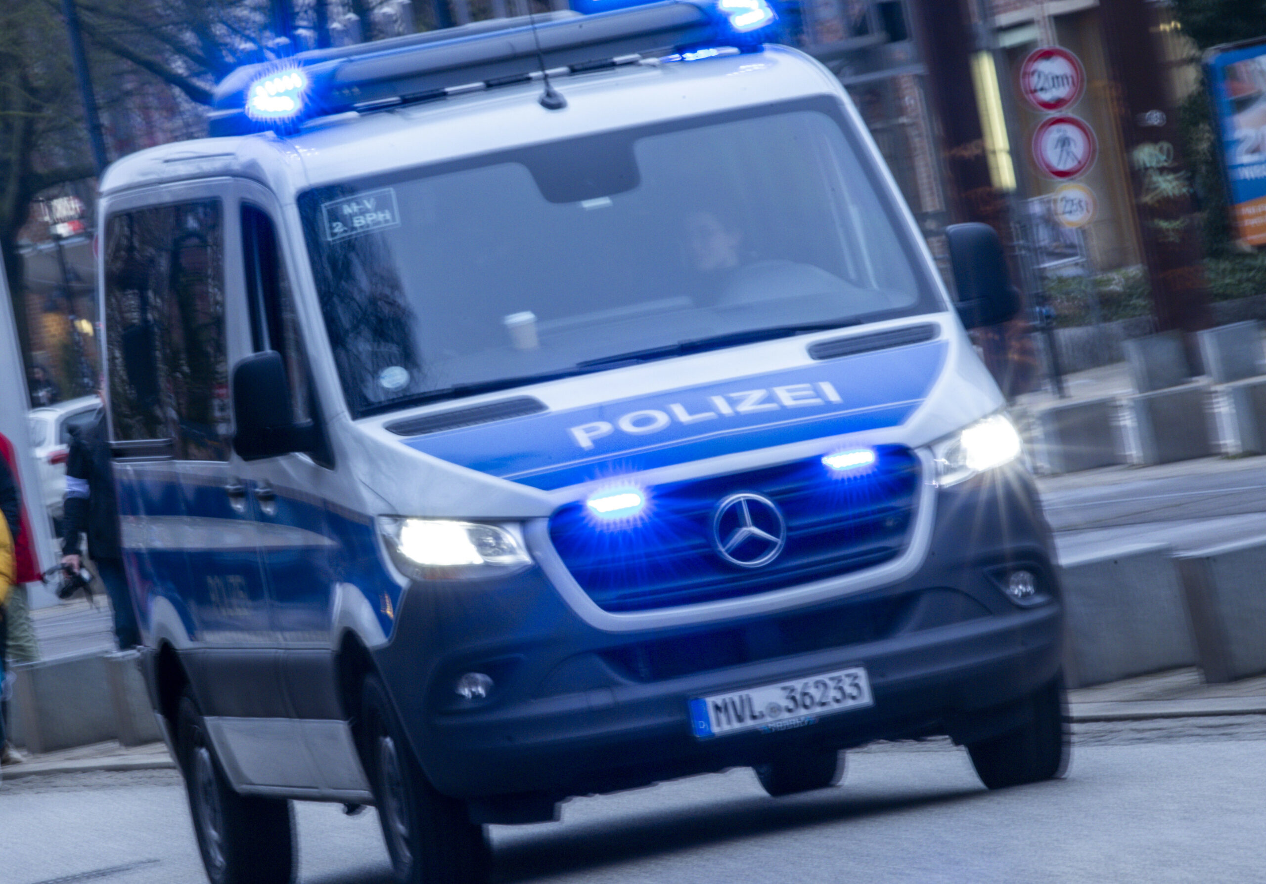 Rostock Polizei Einsatzfahrzeug