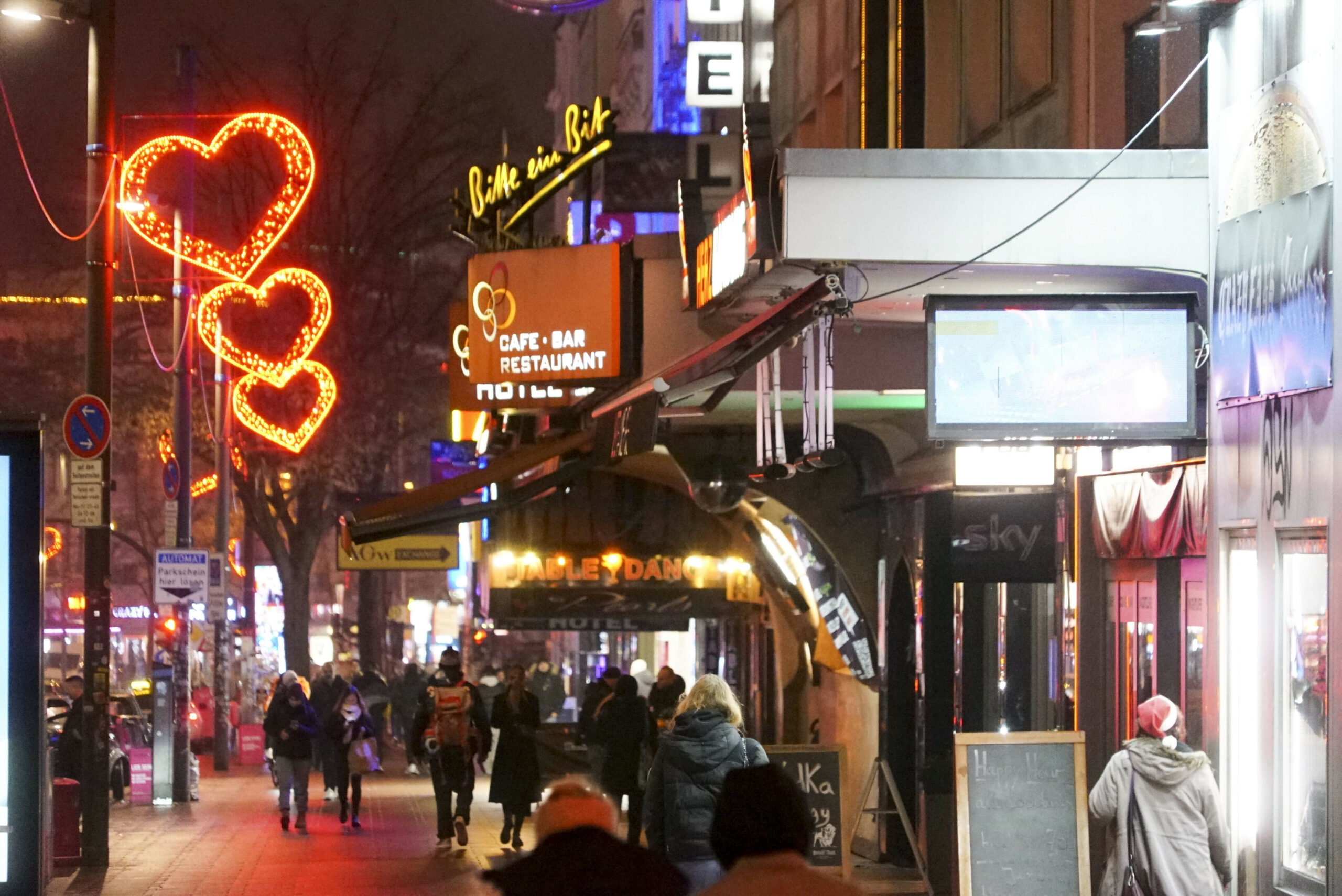 Die Reeperbahn bei Nacht (Archivbild).