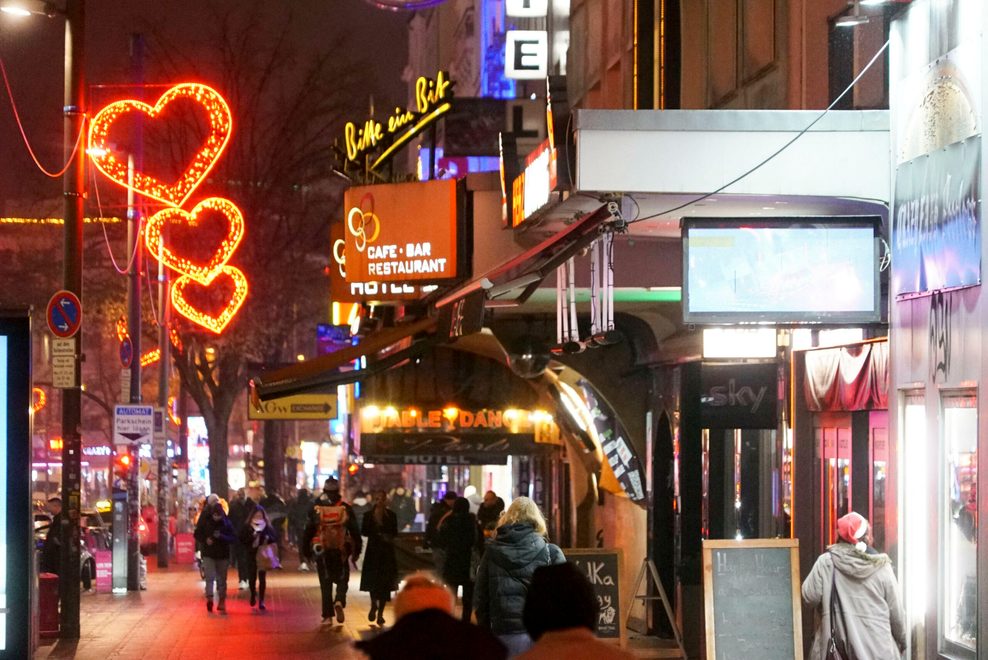 Die Reeperbahn bei Nacht (Archivbild).