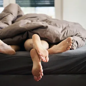 Paar im Bett (Symbolbild)