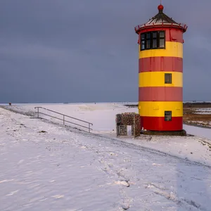 Leuchtturm im ostfriesischen Pilsum in Niedersachsen (Symbolbild).