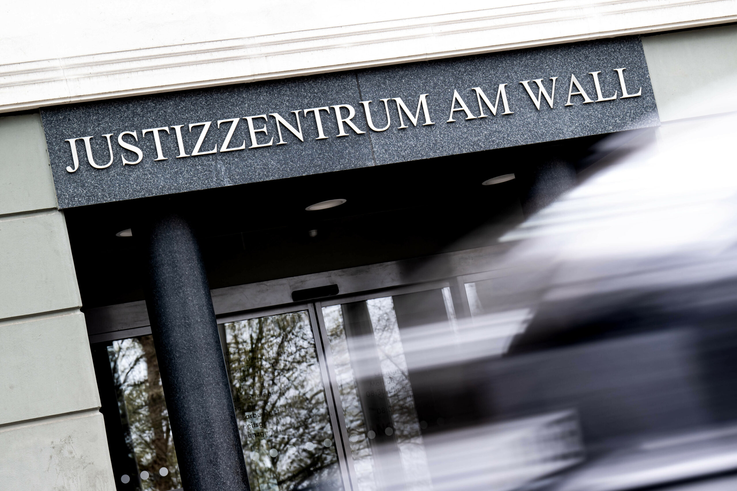 Ein Gebäude, in dem mehrere Gerichte in Bremen sitzen.