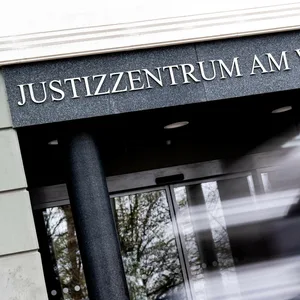 Ein Gebäude, in dem mehrere Gerichte in Bremen sitzen.