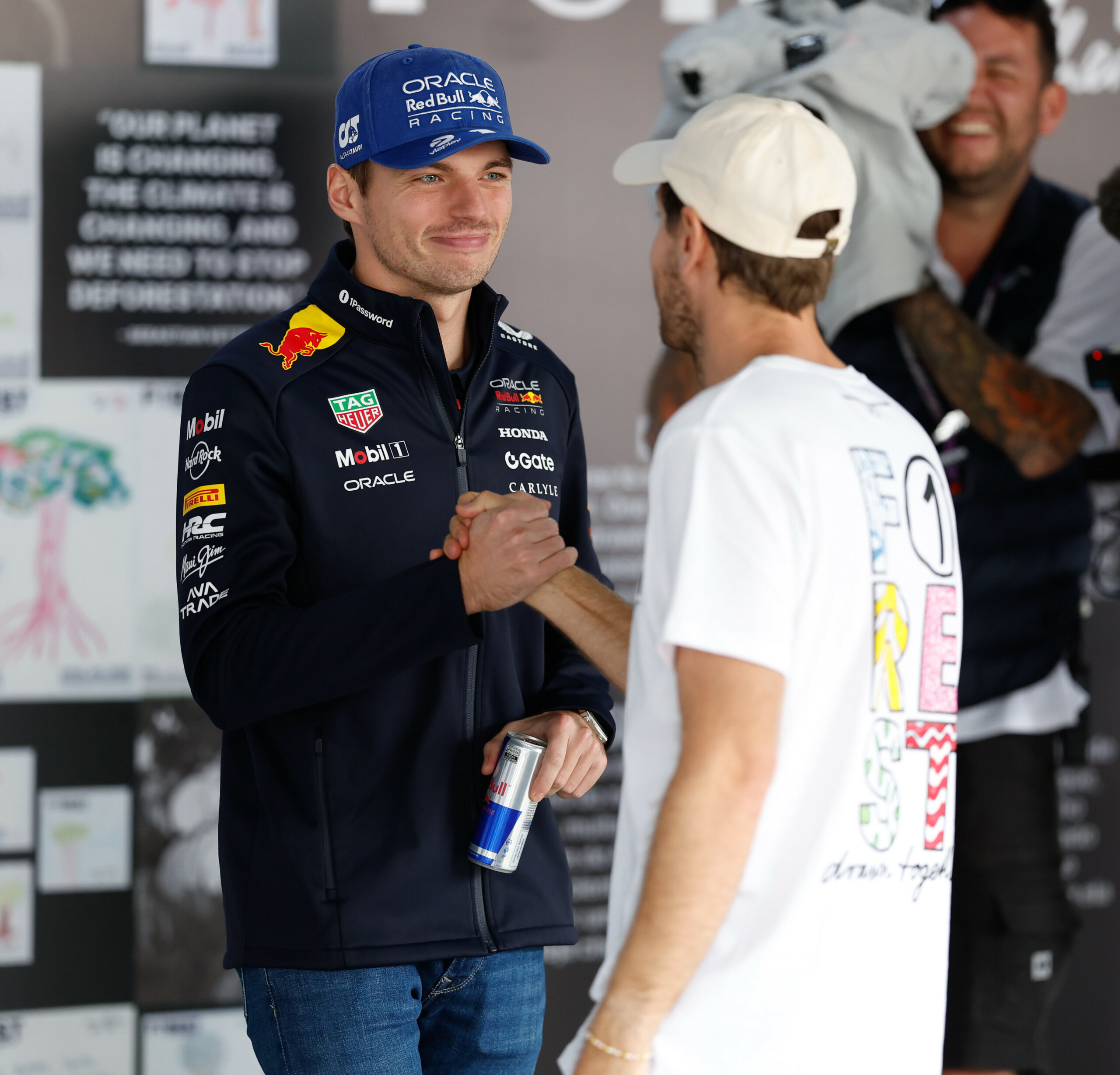 Max Verstappen beim Handshake mit Sebastian Vettel