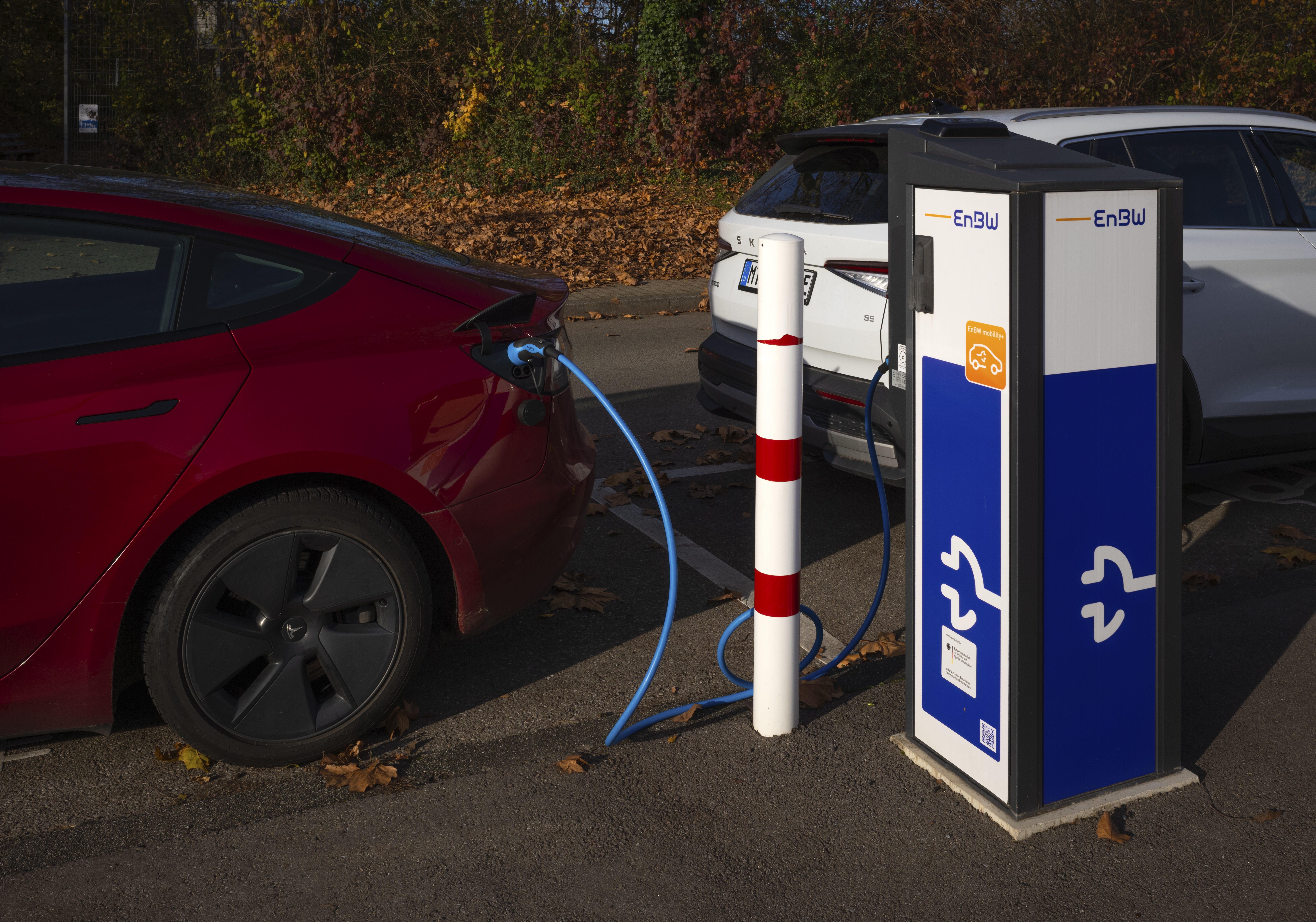 E-Auto an einer Ladestation