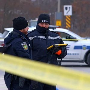 Kanadische Polizisten. In Kanada sind sieben Menschen gestorben als an einer Schule geschossen wurde. (Archivbild)