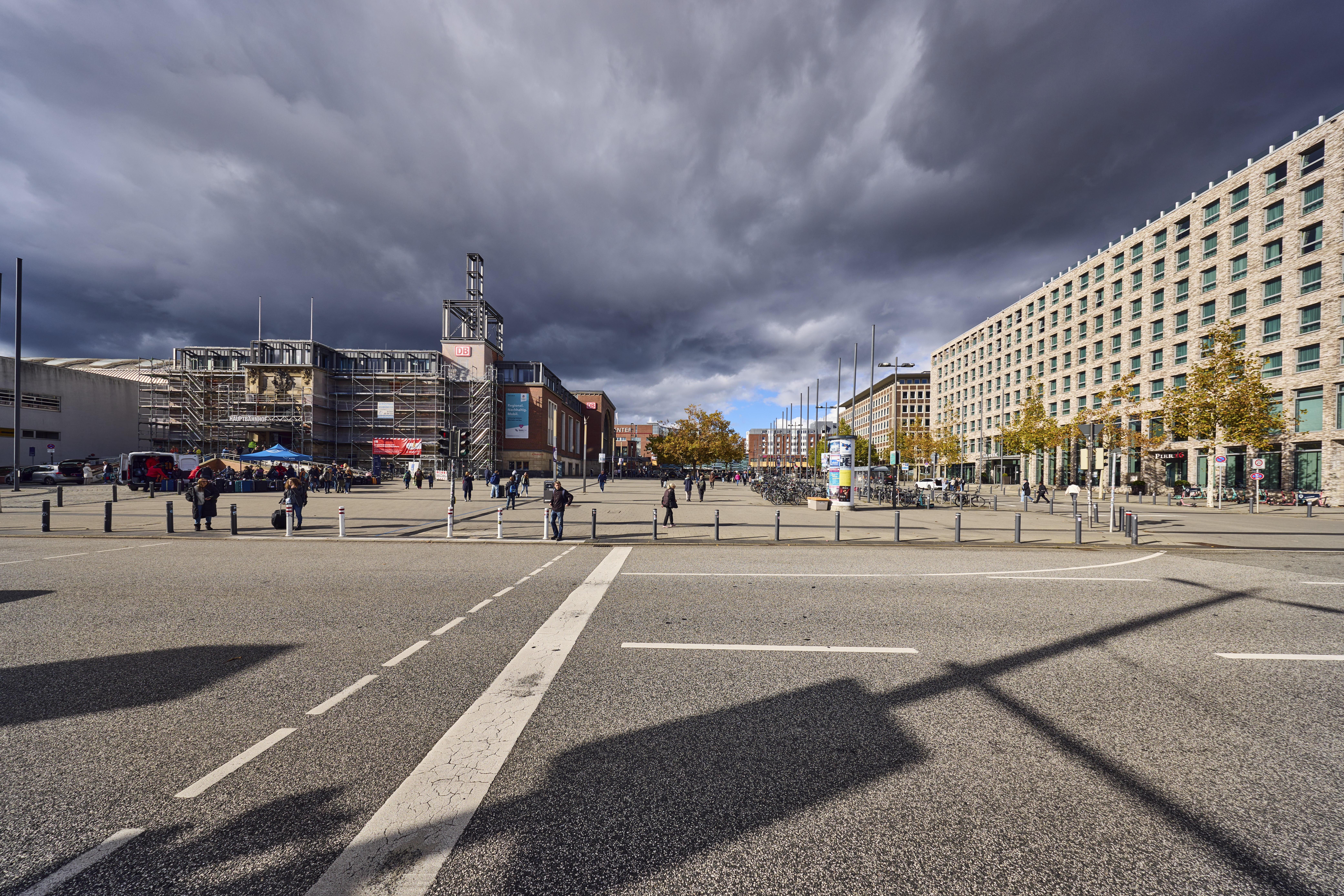 Die Waffenverbotszonen entstehen unter anderem rund um den Hauptbahnhof (Archivbild).