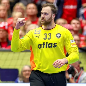 Handball-Torhüter Andreas Wolff ballt jubelnd die Faust