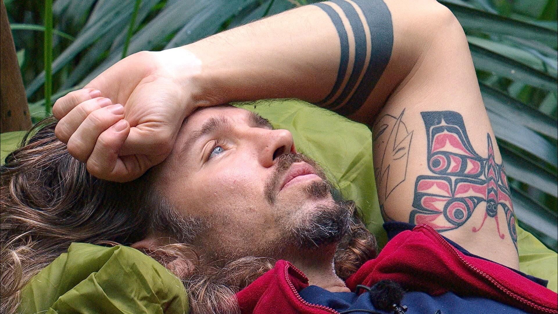 Gil Ofarim im Camp an Tag 2 von "Ich bin ein Star - Holt mich hier raus!".