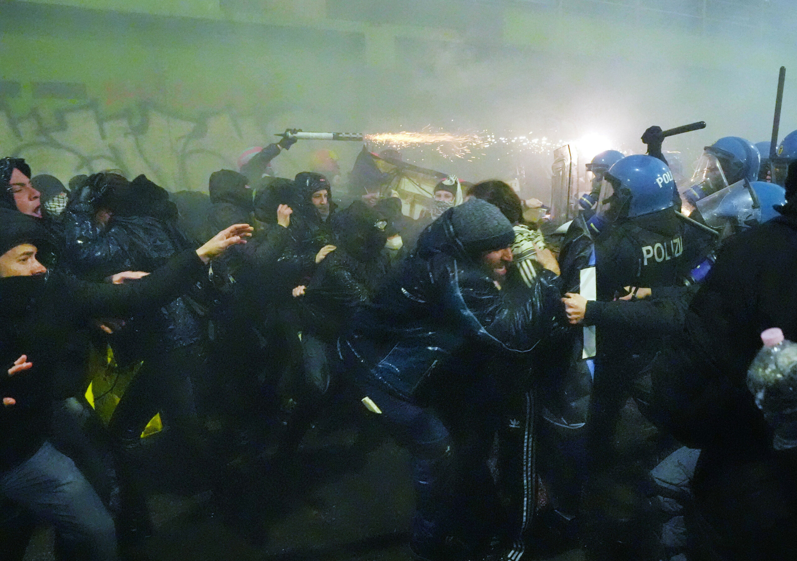 Ausschreitungen bei einer Demonstration während Olympia