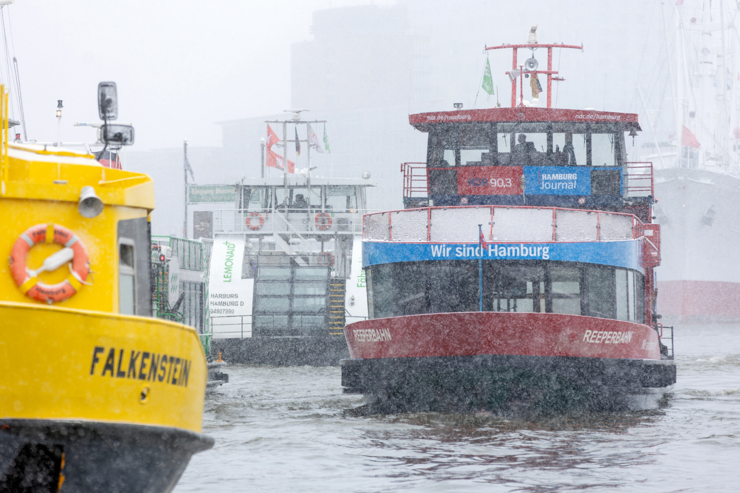 Hafenfähren im Schnee