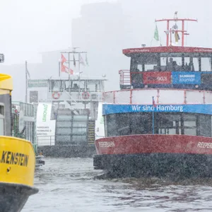 Hafenfähren im Schnee