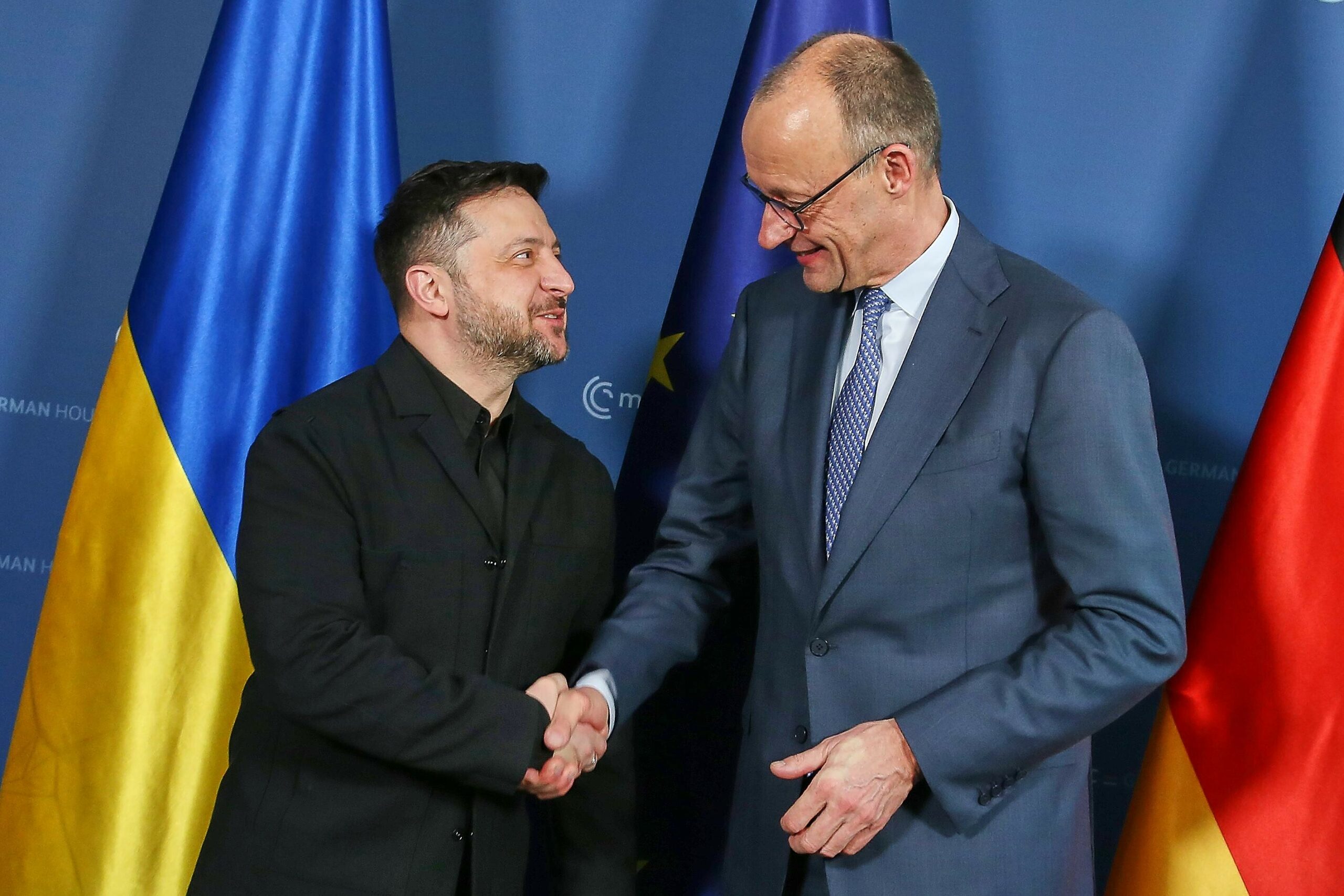 Wolodymyr Selenskyj, Präsident der Ukraine, und der deutsche Bundeskanzler Friedrich Merz (CDU) auf der Münchener Sicherheitskonferenz 2026.